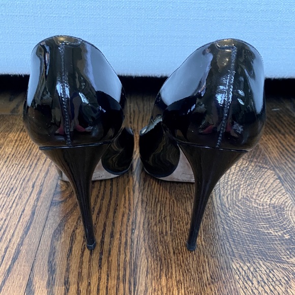 Jimmy Choo Classic Patent Pump - Picture 4 of 6